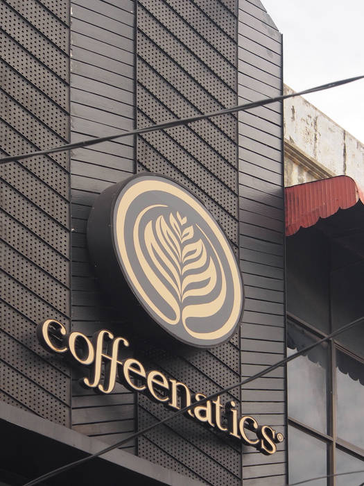 The Coffeenatics in Medan, Spasi Architects Spasi Architects Espaços comerciais Ferro/Aço Espaços de restauração