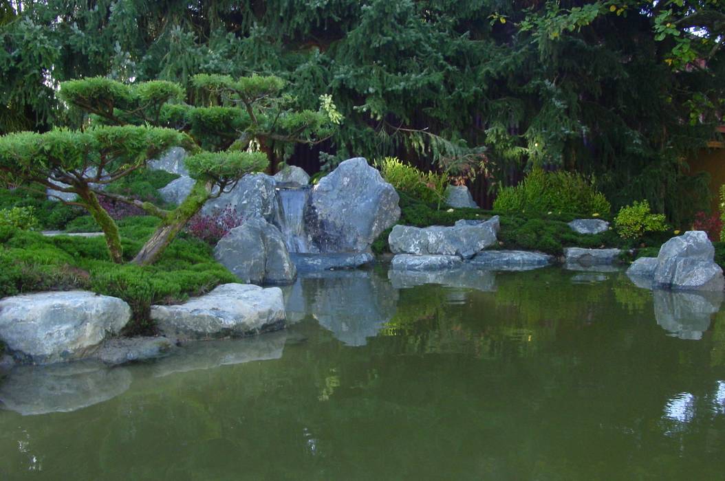 Moosgarten mit Teich und Wasserfall in Gießen japan-garten-kultur