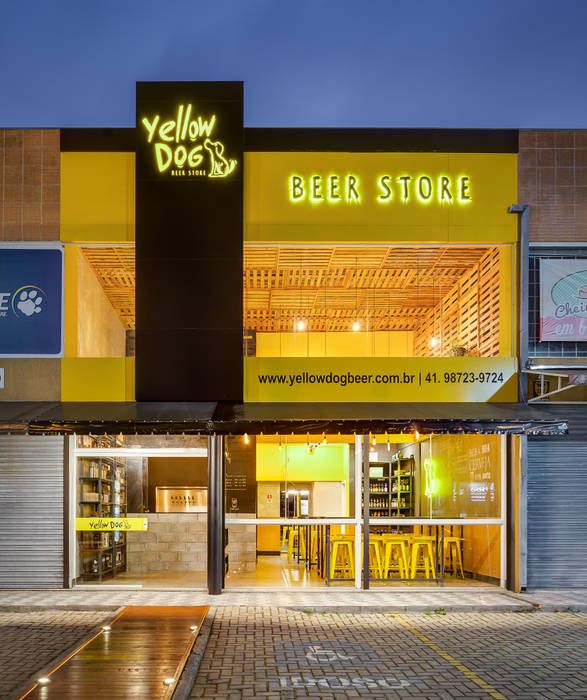 BEER STORE , Estúdio Pantarolli Miranda - Arquitetura, Design e Arte Estúdio Pantarolli Miranda - Arquitetura, Design e Arte Espaces commerciaux Bois d'ingénierie Transparent Bars & clubs