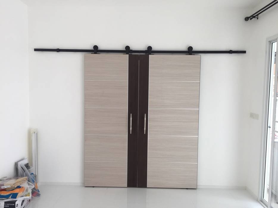 homify Modern style doors