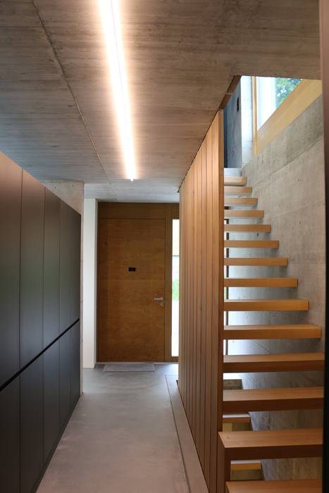 Waldburg, Studio Baumann Studio Baumann Couloir, entrée, escaliers minimalistes Bois Effet bois
