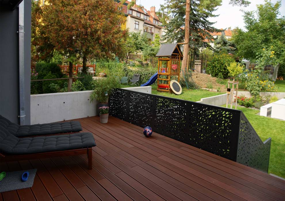 Ein Einfamilienhaus in Erfurt wird umgebaut und modernisiert, PlanKopf Architektur PlanKopf Architektur Modern Terrace Wood Wood effect