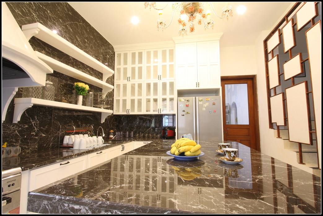 Elegant Kitchen Area , a+Plan Architect and Interior Works a+Plan Architect and Interior Works Kitchen Cabinets & shelves