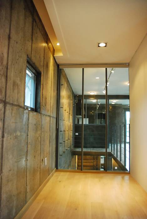 유리공방, 디자인모리 디자인모리 Modern Corridor, Hallway and Staircase