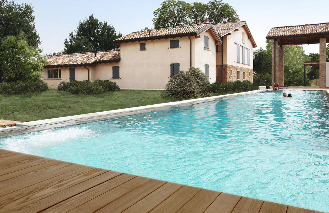 RECUPERO DI UNA VECCHIA BORGATA, Viú Architettura Viú Architettura Piscina a sfioro Legno Effetto legno