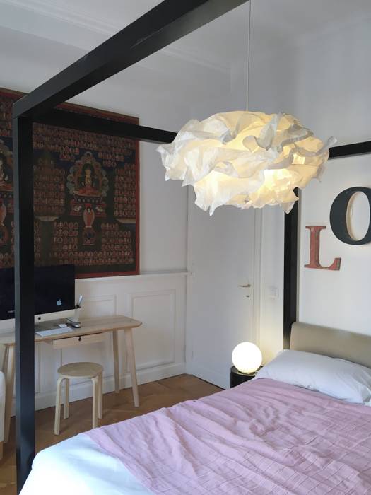 Appartamento romano in bianco e nero, Home Lifting Home Lifting Minimalist bedroom Lighting