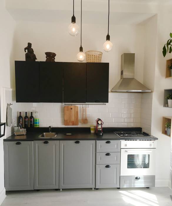 Mini appartamento in grigio, Home Lifting Home Lifting Dapur Gaya Skandinavia