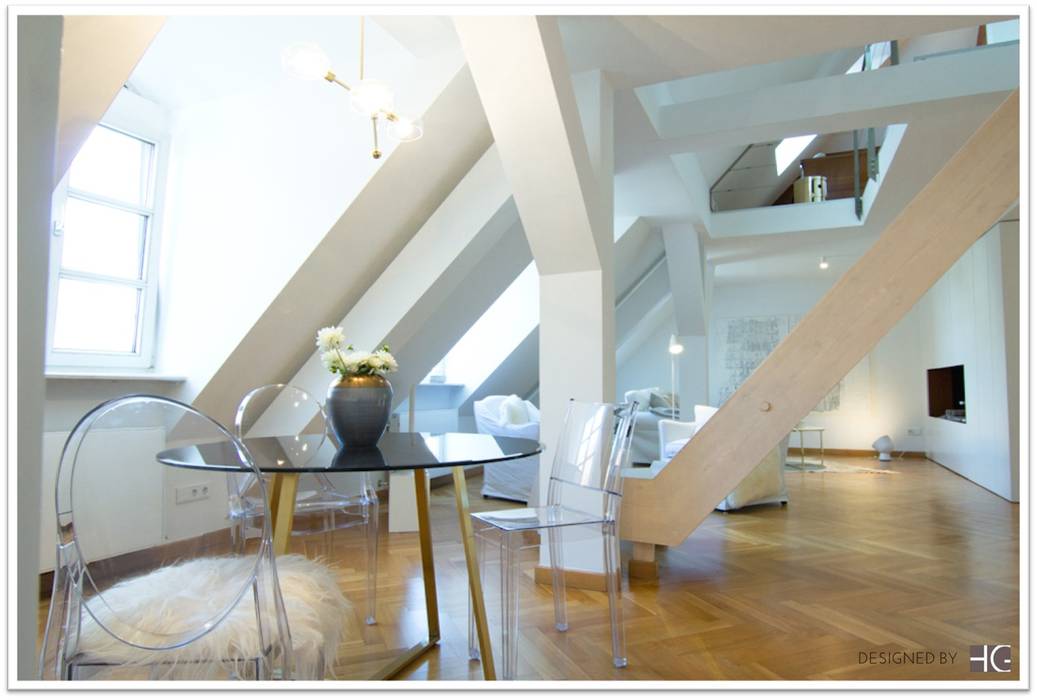 Loft - Essbereich Münchner home staging AGENTUR GESCHKA Minimalistische Esszimmer Kartell,Glastisch,homestaging