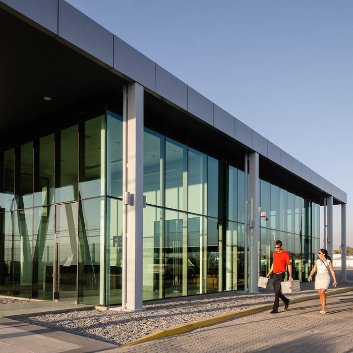 Aerocardal FBO, Bschneider Arquitectos e Ingenieros Bschneider Arquitectos e Ingenieros Commercial spaces Airports