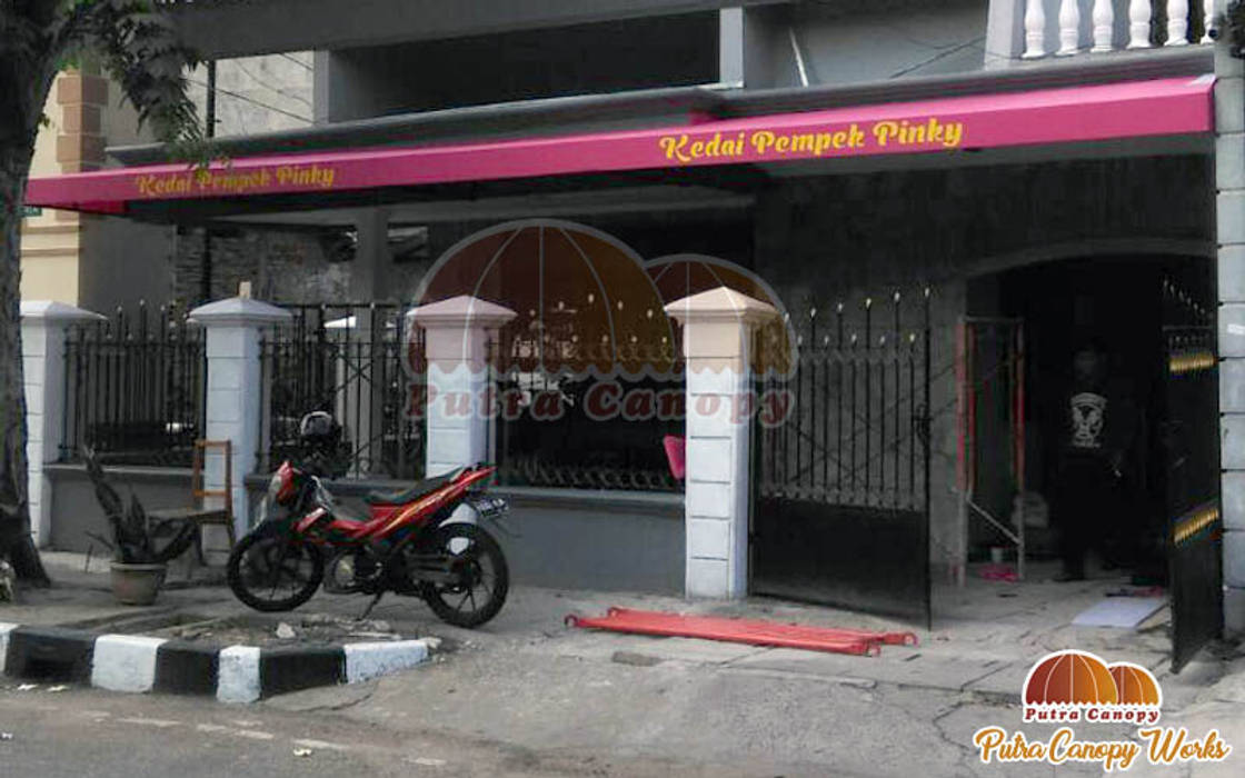 Canopy Kain warna merah di kedai pempek Jakarta Putra Canopy Balkon, Beranda & Teras Klasik Tekstil Amber/Gold awning,canopy,canopy kain,bandung,bogor,jakarta,Accessories & decoration