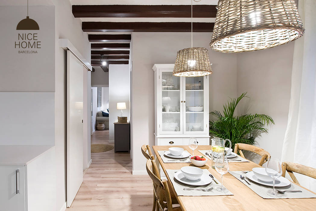 Proyecto Ramblas, Nice home barcelona Nice home barcelona Ruang Makan Gaya Mediteran