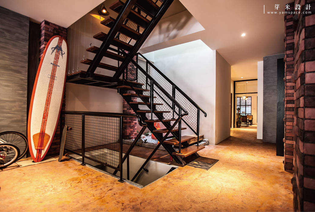 舊屋改造-張公館, 芽米設計創合團隊 芽米設計創合團隊 Industrial style corridor, hallway and stairs