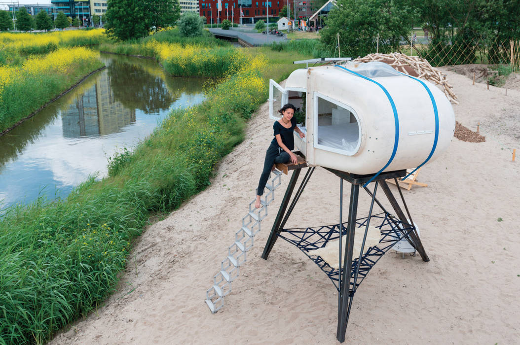 Sleeping Pod, Studio Made By Studio Made By Industriële slaapkamers Kunststof slaapcapsule,hergebruik,kalverhut,kalveriglo,architectuur