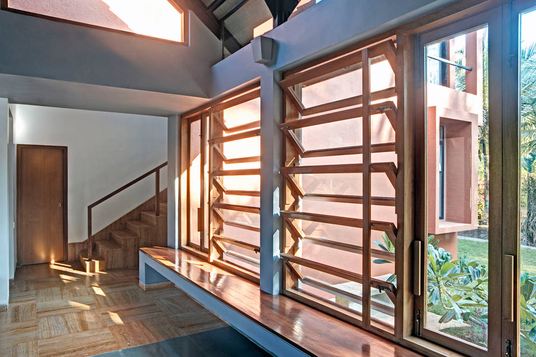 Kashid House, DCOOP ARCHITECTS DCOOP ARCHITECTS Living room Wood Wood effect