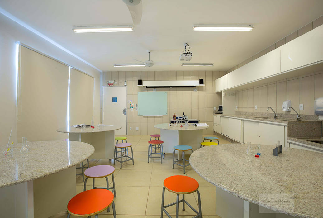 Escola Artes e Ciências - Por Patrícia Nobre Patrícia Nobre - Arquitetura de Interiores Eletrônicos sala