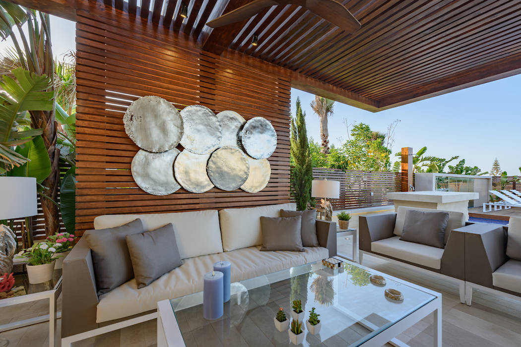 North Coast Villa, Hossam Nabil - Architects & Designers Hossam Nabil - Architects & Designers Moderne balkons, veranda's en terrassen