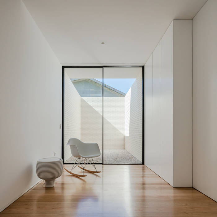 Casa Touguinha homify Corredores, halls e escadas minimalistas Madeira Acabamento em madeira