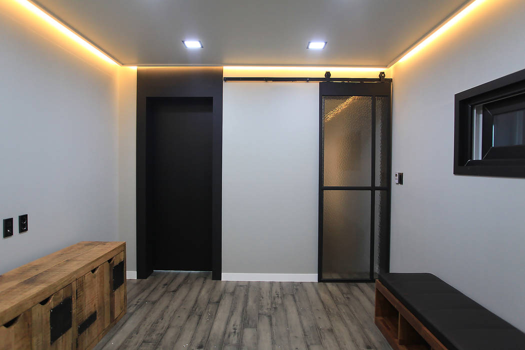 더인 2동, JUNDESIGN JUNDESIGN Modern style doors