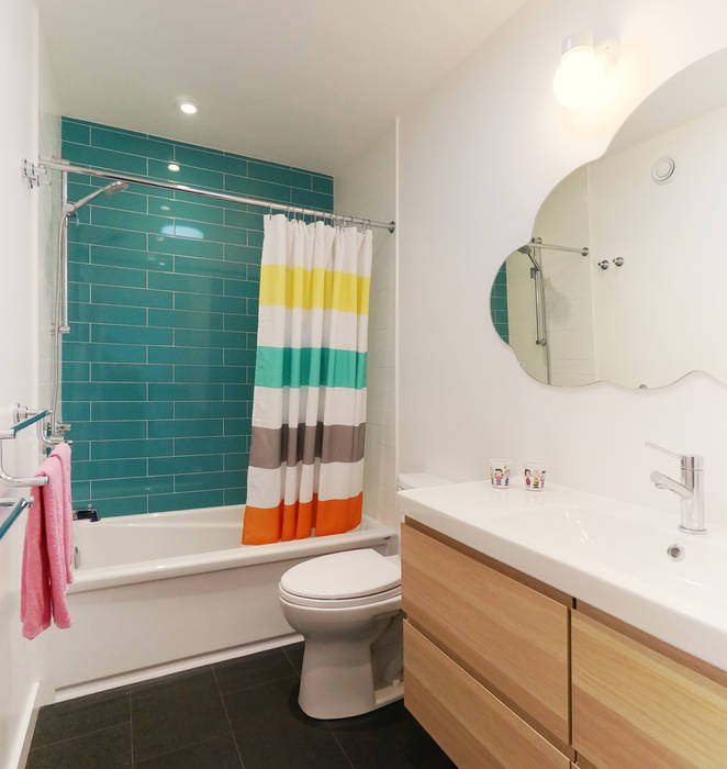 Oakwood Village House - Kids' Bathroom Solares Architecture Eclectic style bathroom Ceramic