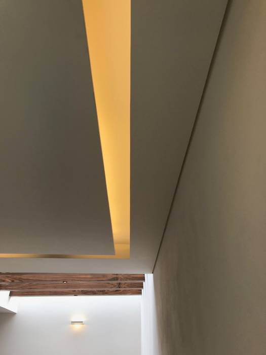 Cajillos de luz indirecta: techos de estilo por revah arqs | homify