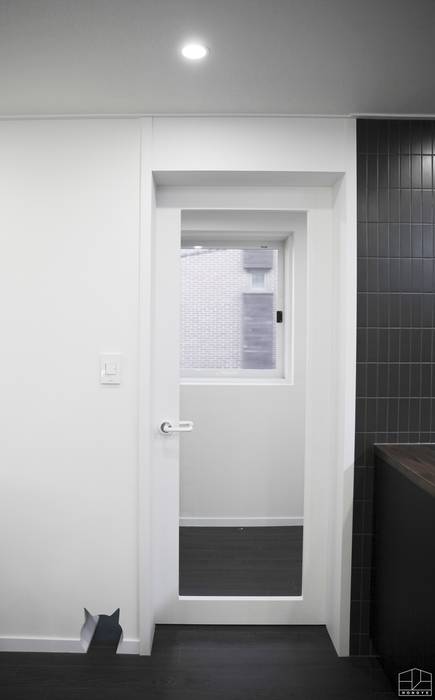 모던 빈티지 스타일의 따뜻한 집, 방배동 신호 나이스 38평, 홍예디자인 홍예디자인 Inside doors