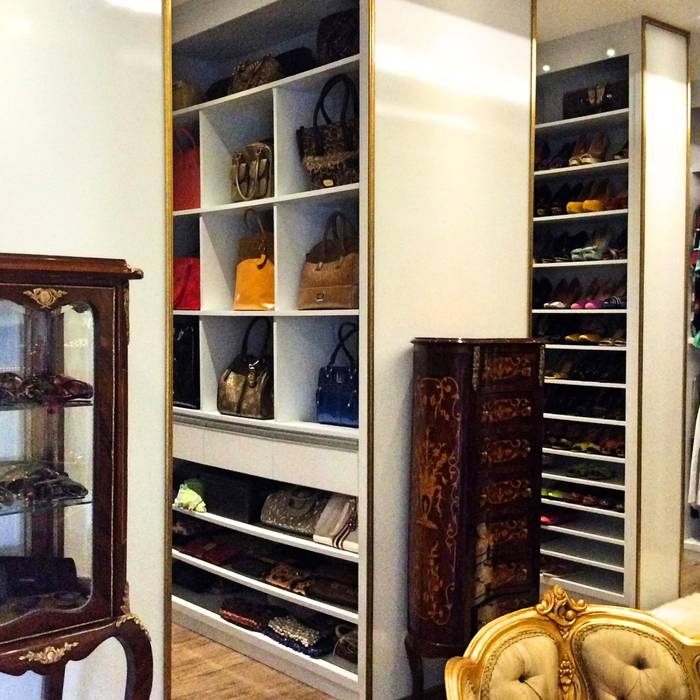 Obra 1 Closet, STUDIO AGUIAR E DINIS STUDIO AGUIAR E DINIS Modern style dressing rooms