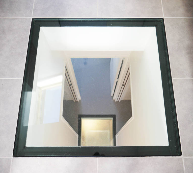 Glass floor Lüd studio d'architecture Minimalistische gangen, hallen & trappenhuizen Glas