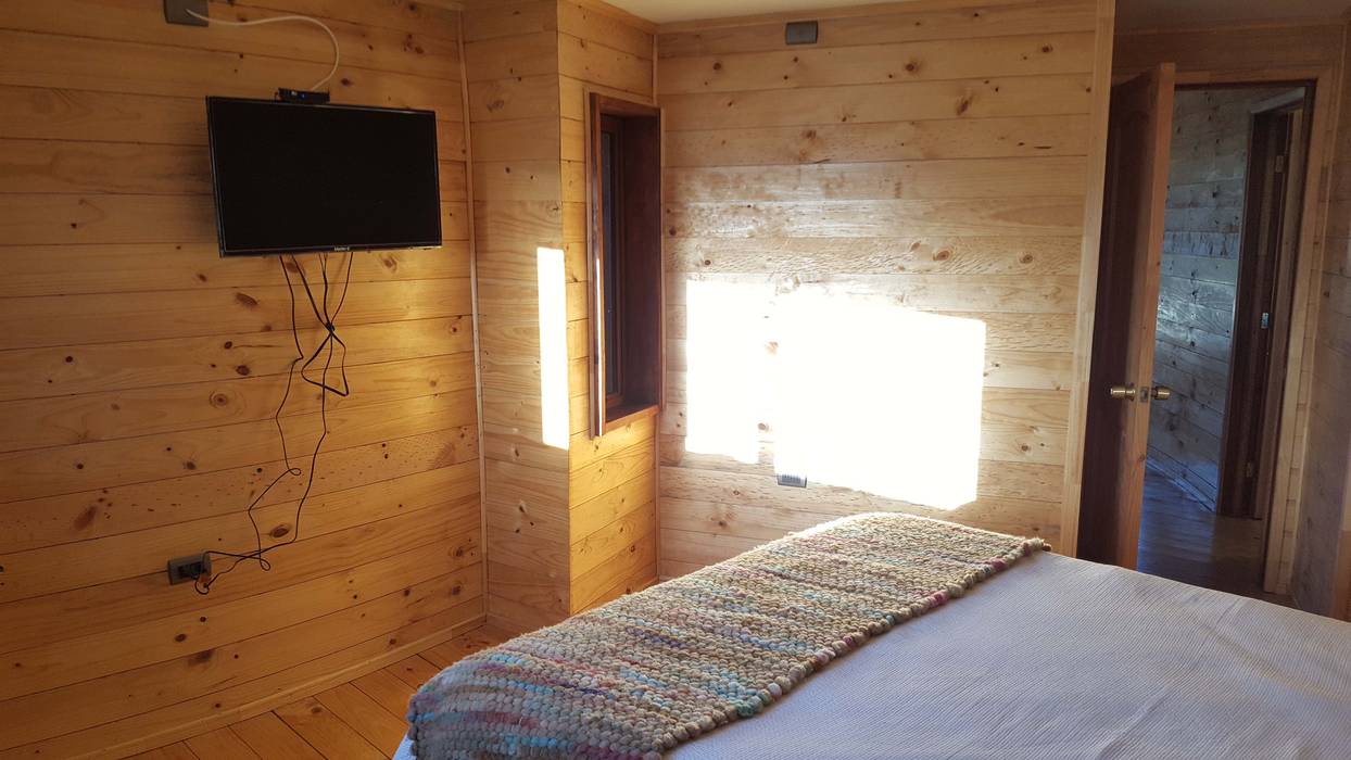 KIMCHE LODGE, CAMINO A CAHUIL, PICHILEMU, KIMCHE ARQUITECTOS KIMCHE ARQUITECTOS Rustic style bedroom Wood Wood effect