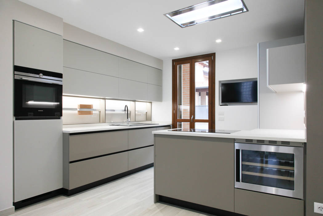 K13, Andrea Picinelli Andrea Picinelli Modern kitchen