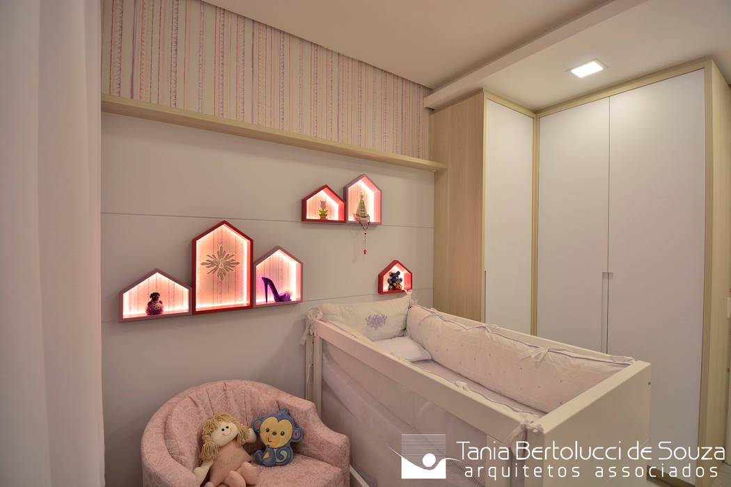 Residência Quintino Bocaiúva - Dormitório Bebê, Tania Bertolucci de Souza | Arquitetos Associados Tania Bertolucci de Souza | Arquitetos Associados Baby room