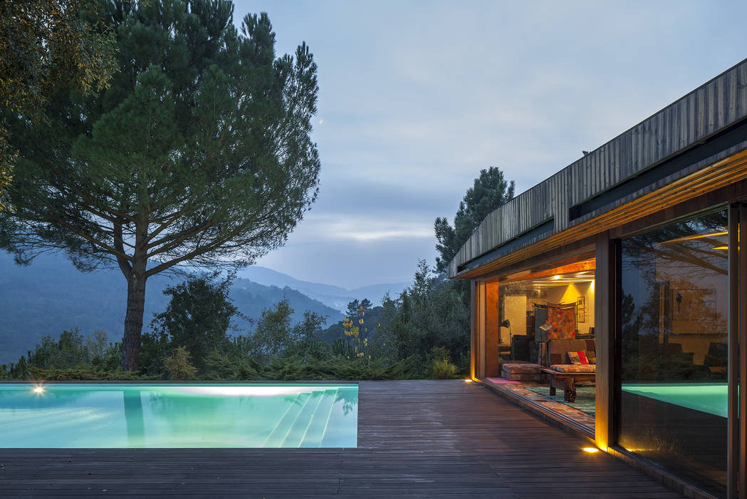 Pool support house - Mjarc by Maria João e Ricardo Cordeiro MJARC - Arquitetos Associados, lda Infinity pool