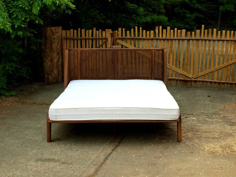 Bett Mit Einem Kopfteil Aus Rattan Schlafzimmer Von Holzarbeiten