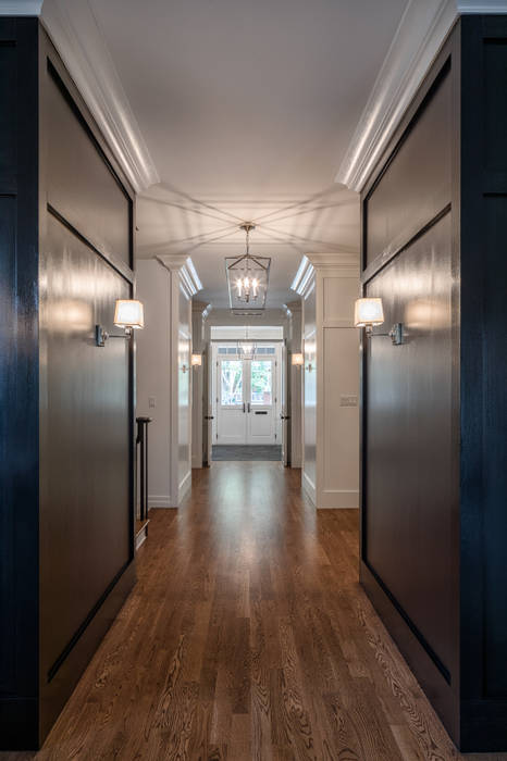 homify Classic style corridor, hallway and stairs