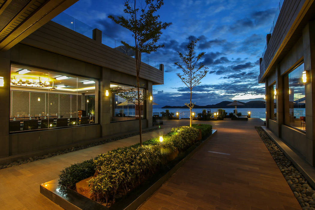 Two Seasons Coron Bayside Hotel, GDT Design Studio + Architects GDT Design Studio + Architects Commercial spaces Hotels