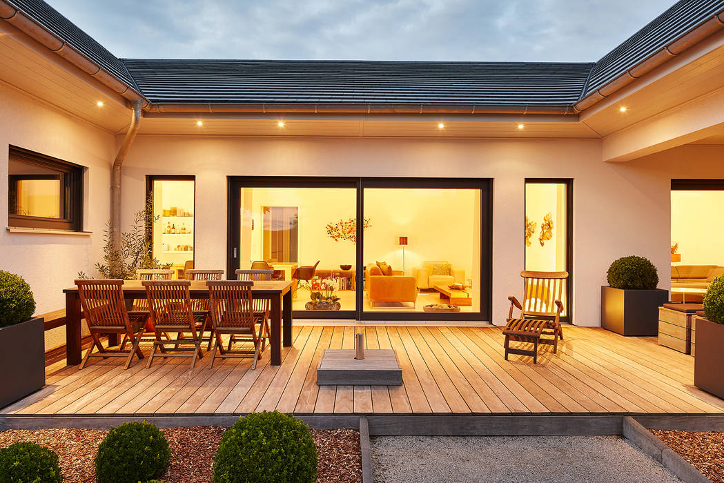 Moderner Wohlfühl-Bungalow, Lopez-Fotodesign Lopez-Fotodesign Modern balcony, veranda & terrace