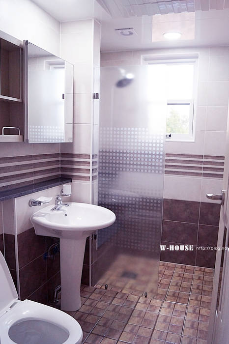 함라 신대리 2호 35평형 ALC전원주택, W-HOUSE W-HOUSE 現代浴室設計點子、靈感&圖片 磁磚