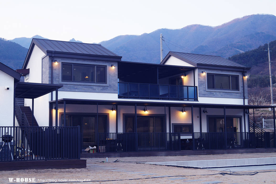 경남하동 50평형 ALC친환경 애견팬션, W-HOUSE W-HOUSE Casas multifamiliares Concreto