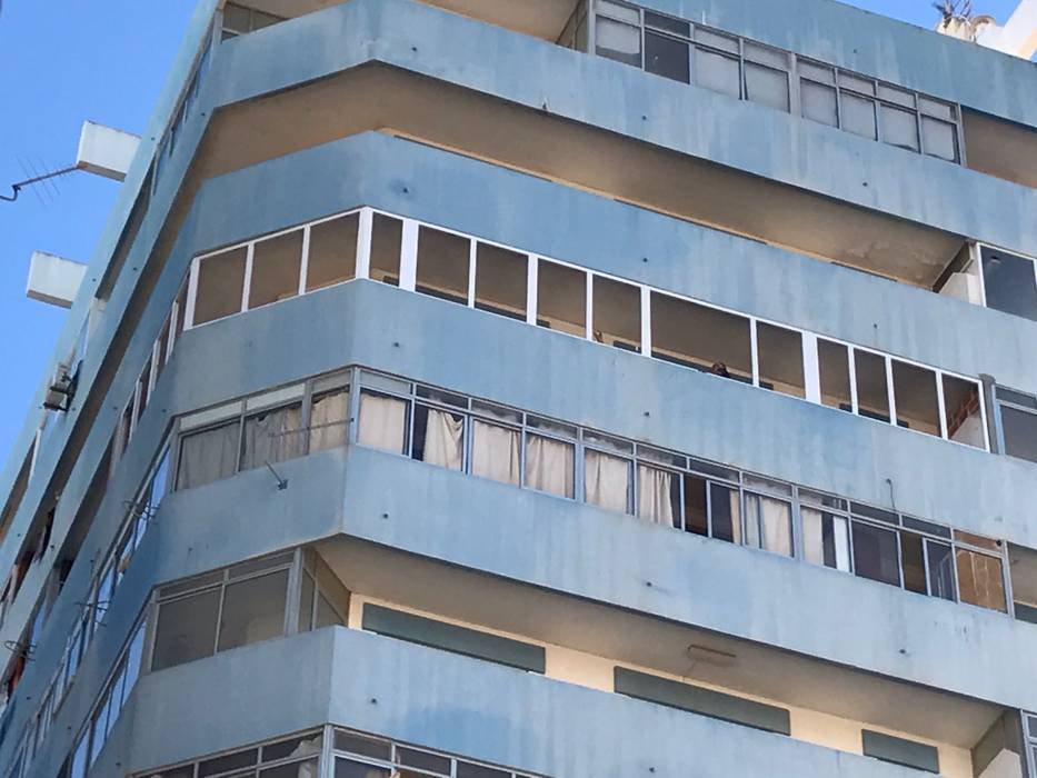 Complex windows change 16 m, Multi-Windows Algarve Multi-Windows Algarve Balkon, Beranda & Teras Modern