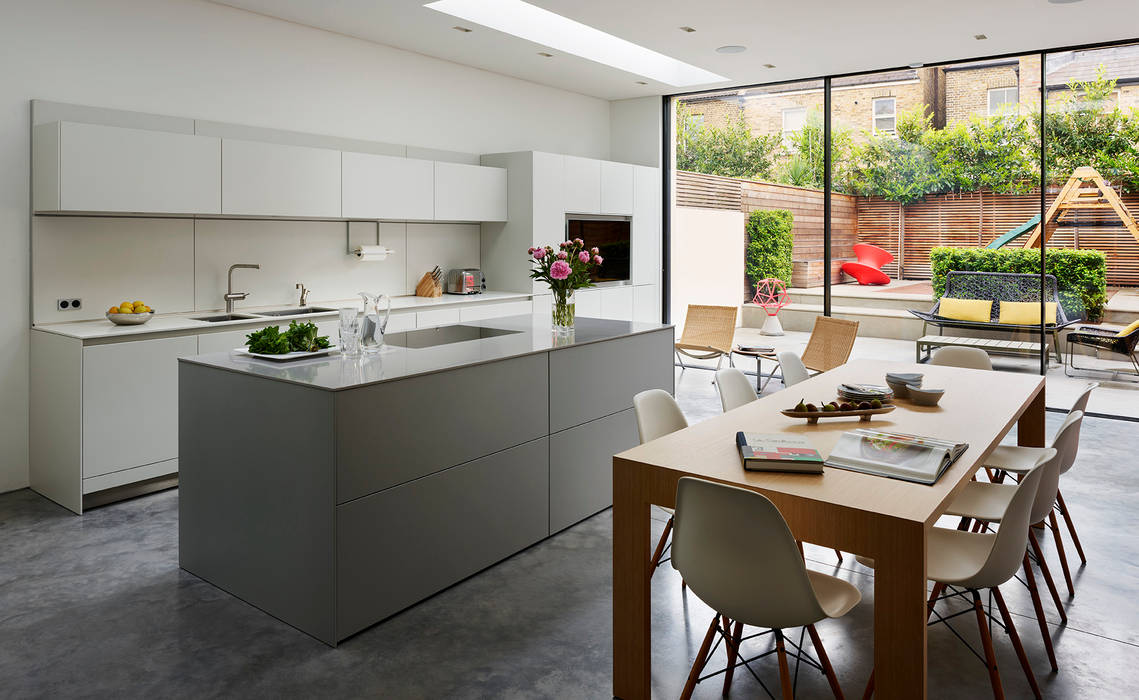 Contemporary living Kitchen Architecture Cocinas de estilo moderno kitchen architecture,bulthaup,bulthaup b3,bespoke kitchen,contemporary kitchen,monochrome kitchen,bulthaup accessories,concrete,open plan,kitchen island,kitchen dining,family kitchen