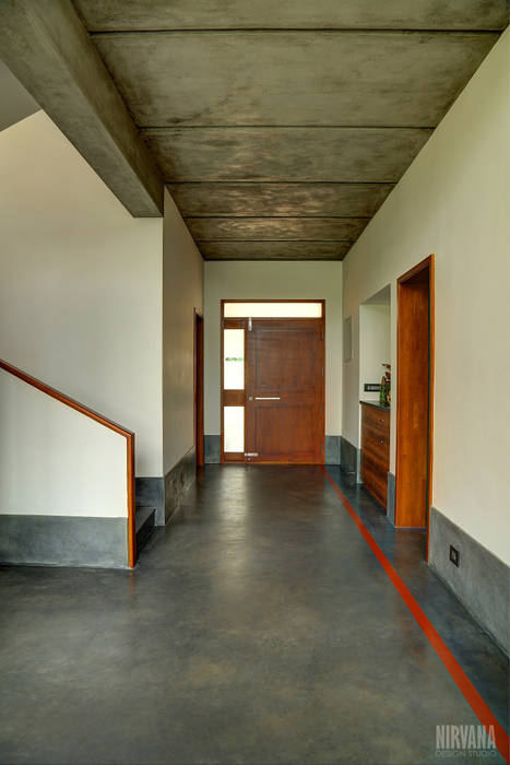 Tropical home 1, Studio Nirvana Studio Nirvana Tropical style corridor, hallway & stairs concrete,cement,oxide flooring