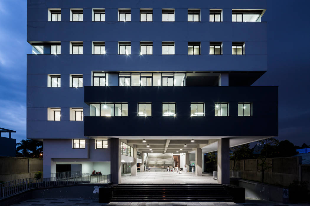 Trường Đại học Kiến trúc TPHCM (UAH), truong an design consultant corporation truong an design consultant corporation Nowoczesne domy