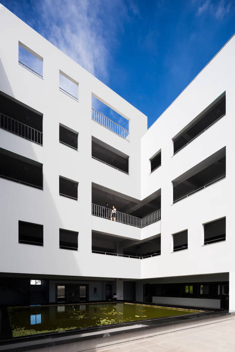 Trường Đại học Kiến trúc TPHCM (UAH), truong an design consultant corporation truong an design consultant corporation Modern corridor, hallway & stairs