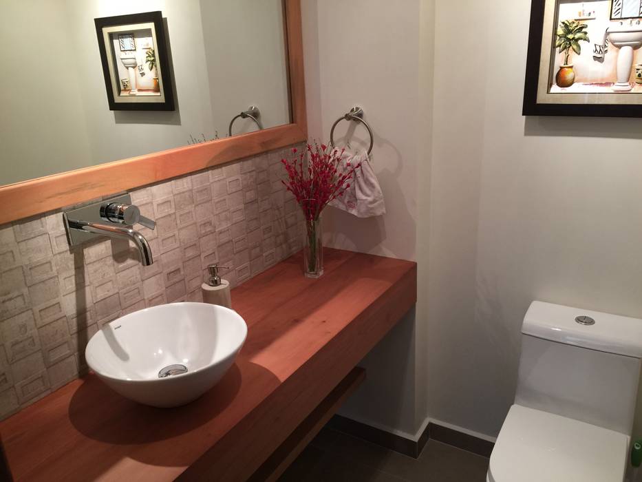 Baño de visitas Rocamadera Spa Baños de estilo rústico Madera Acabado en madera