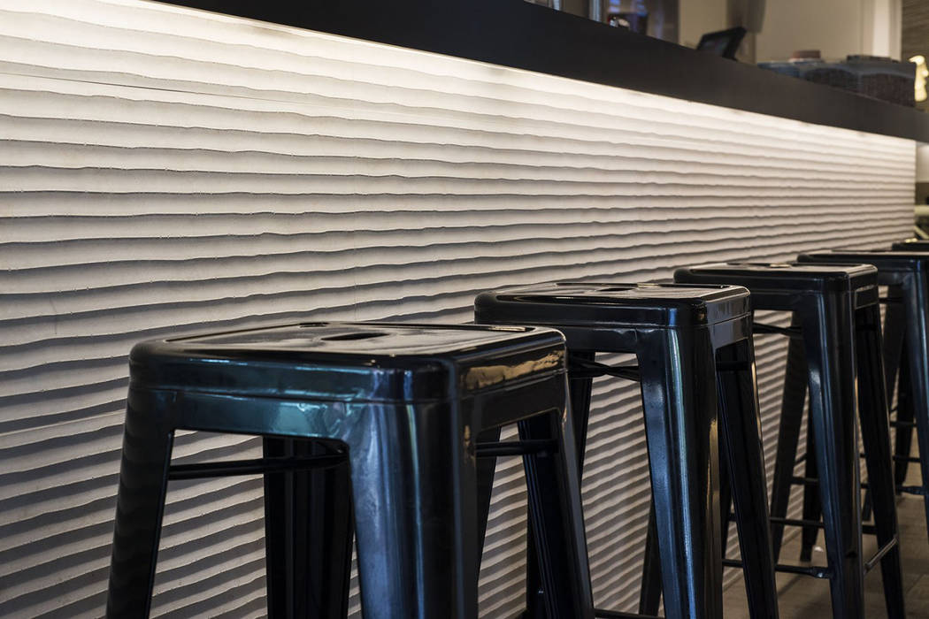 Proyecto lumínico Bar-Cafetería Chapeau, Luxiform Iluminación Luxiform Iluminación مساحات تجارية بار/ ملهى ليلي