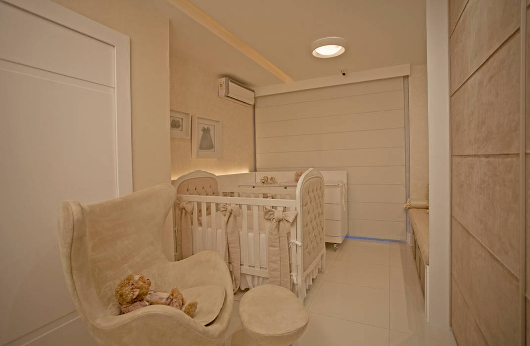 Apartamento BWW, PAULA MARTINS ARQUITETURA, INTERIORES E DETALHAMENTO PAULA MARTINS ARQUITETURA, INTERIORES E DETALHAMENTO Baby room