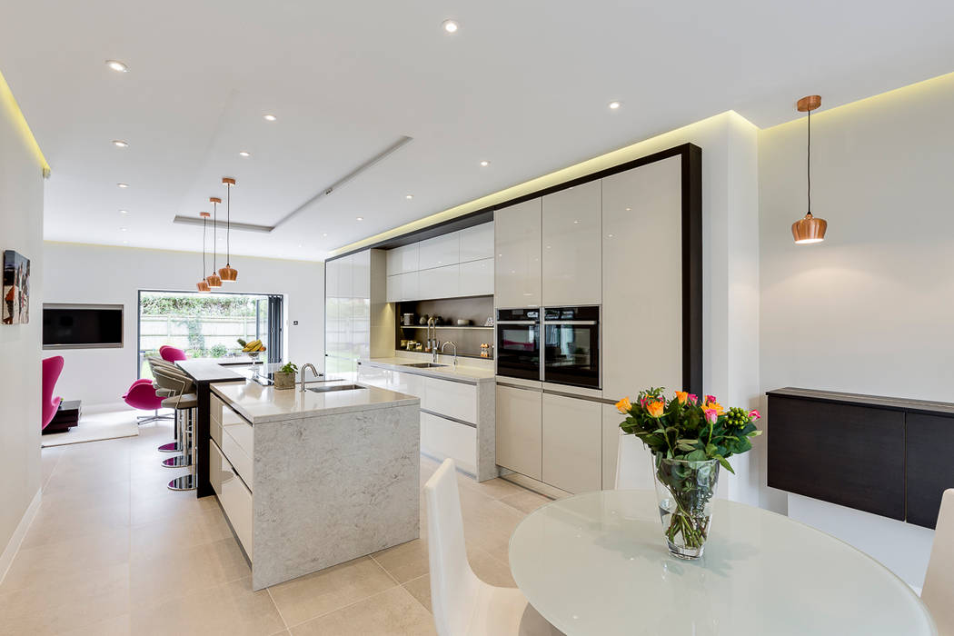 Thames Ditton House Refurbishment, Model Projects Ltd Model Projects Ltd Кухня model projects,gloss kitchen,stone flooring