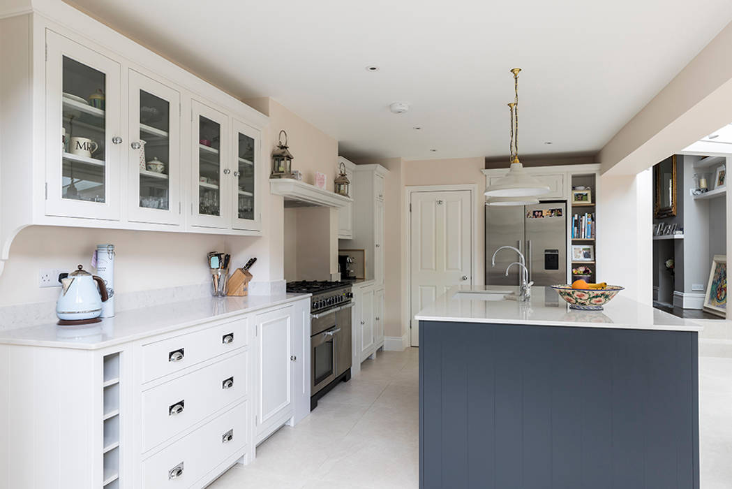 Jess & Hugo's Shepherd's Bush Renovation, Model Projects Ltd Model Projects Ltd Кухня classic kitchen,kitchen island