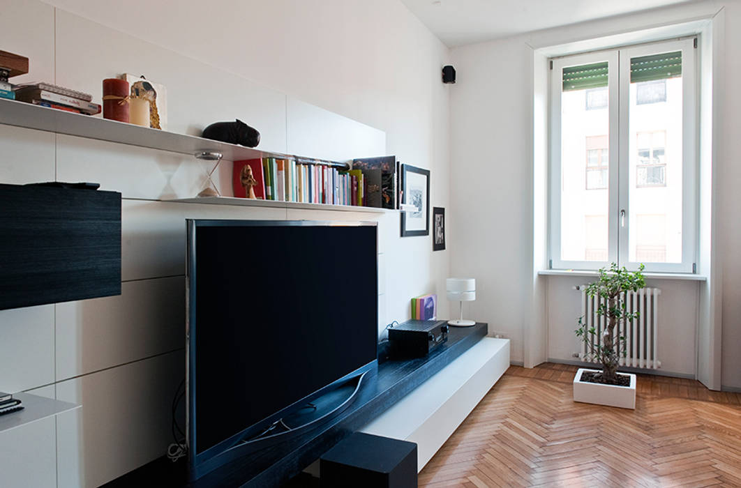 homify Moderne woonkamers Hout Hout TV- & mediameubels