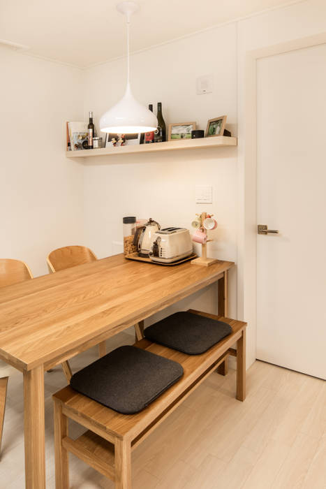 따뜻한 감성의 무지 인테리어, 봄디자인 봄디자인 Minimalist dining room