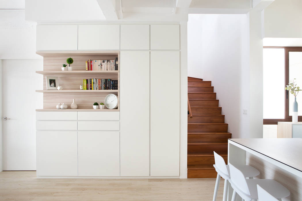 homify Pasillos, vestíbulos y escaleras de estilo escandinavo